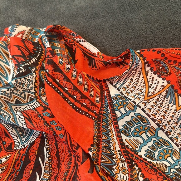 New York and Co. Red dark floral sheer top, small. - Picture 4 of 9